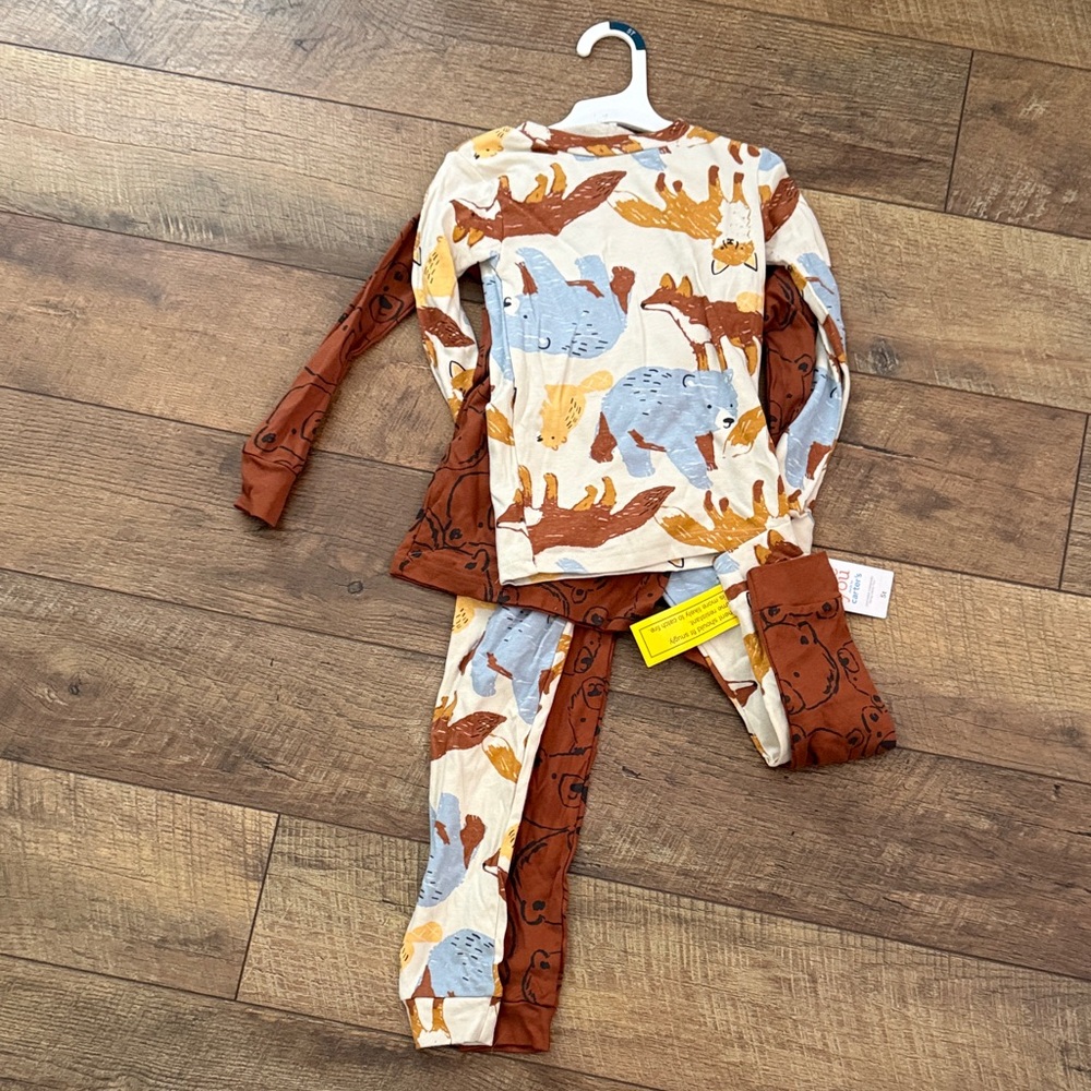 Carter’s Boys 5T long sleeves pajamas set of 2